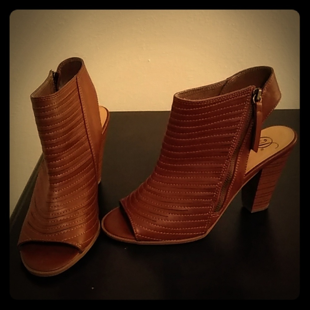 Peep toe heels
